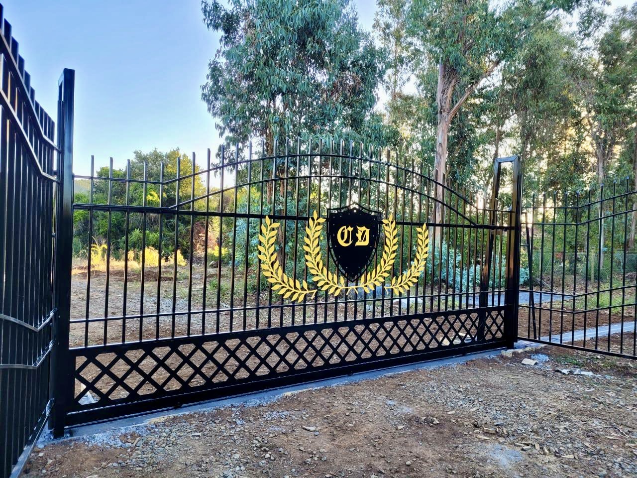 Portón Metálico con Diseño Personalizado